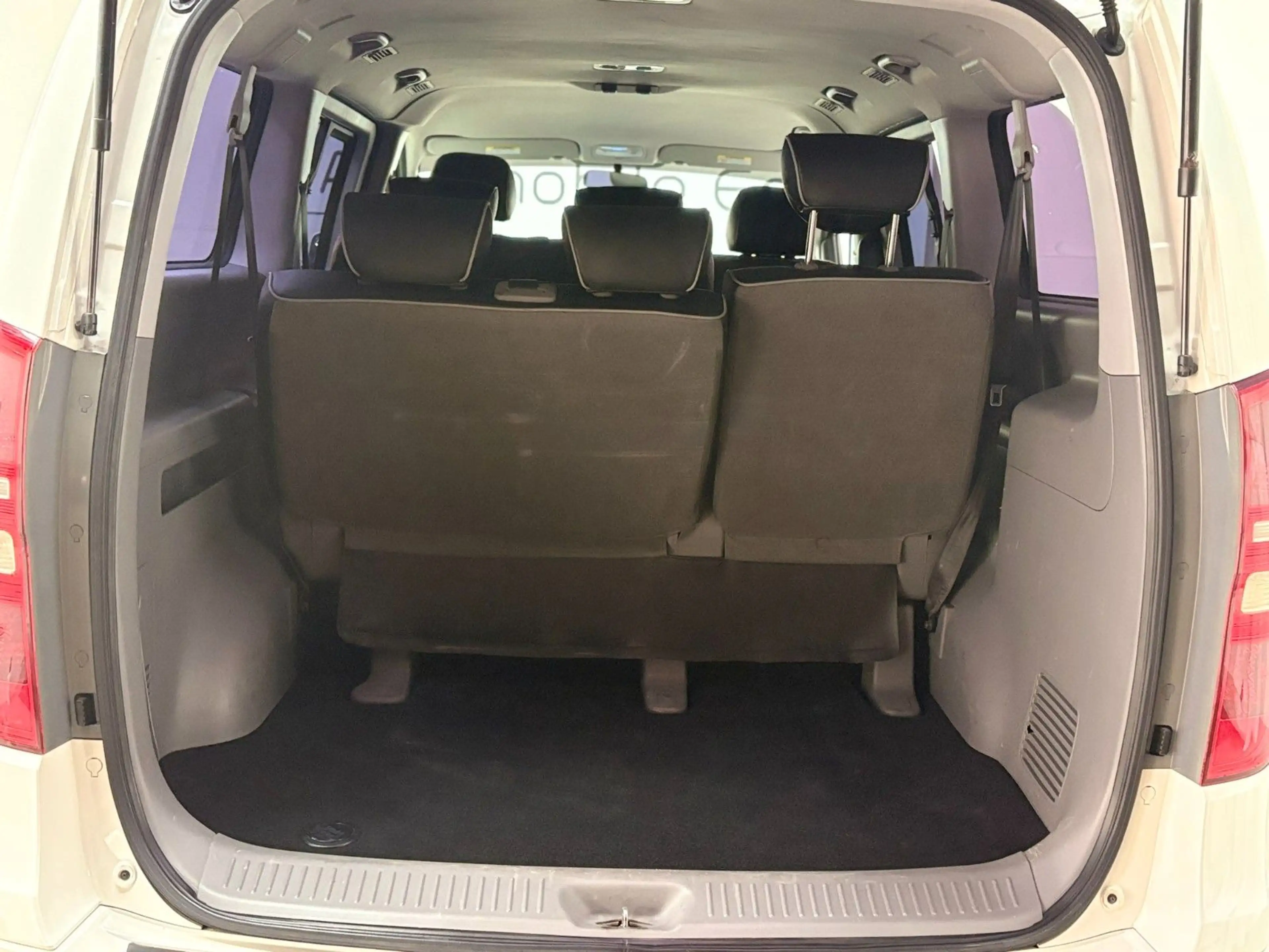 Hyundai H-1 Premium Grand — photo 12