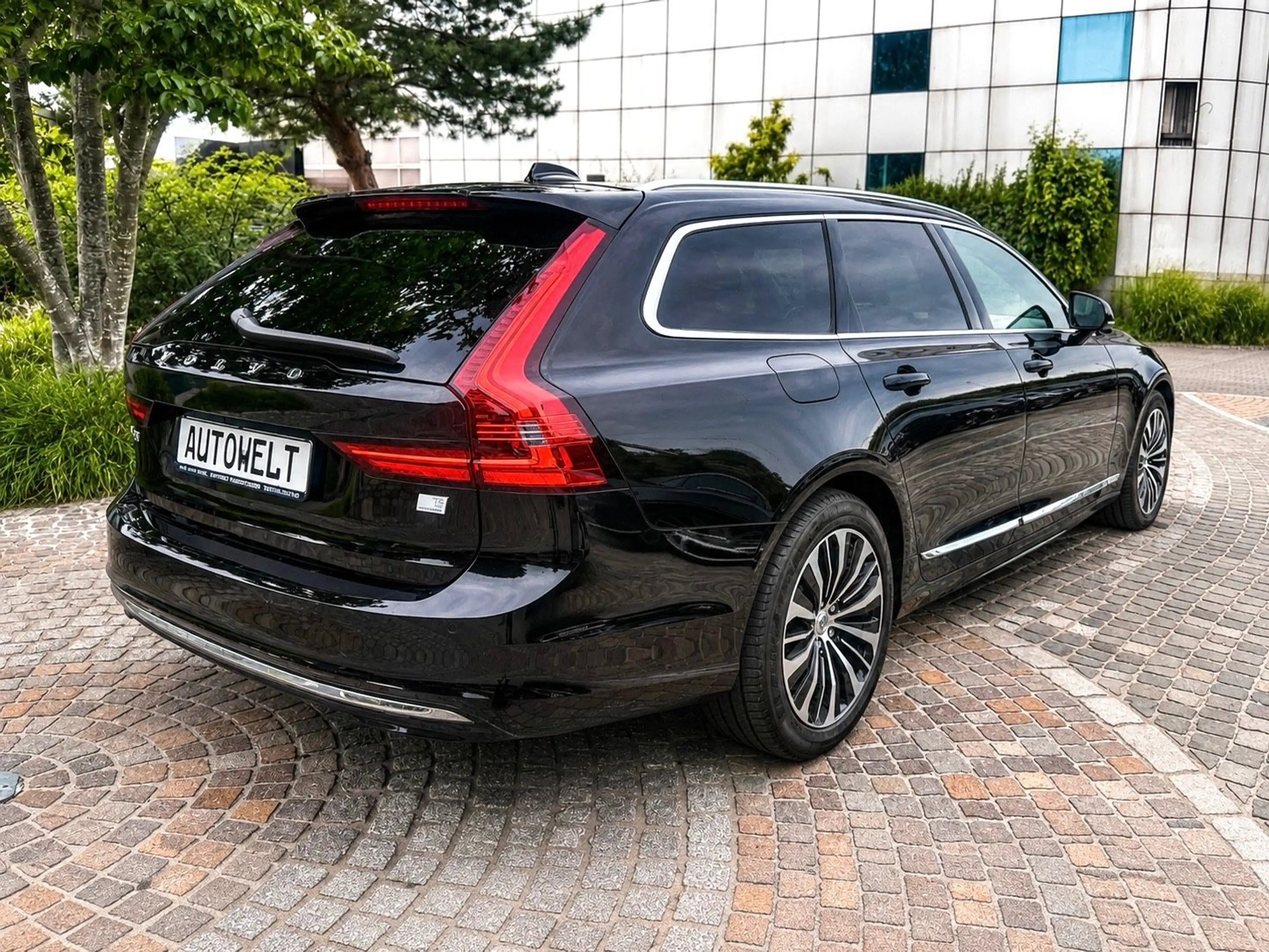 Volvo V90 Kombi Recharge AWD 1.Hand/LED/ACC/Kamera — photo 5