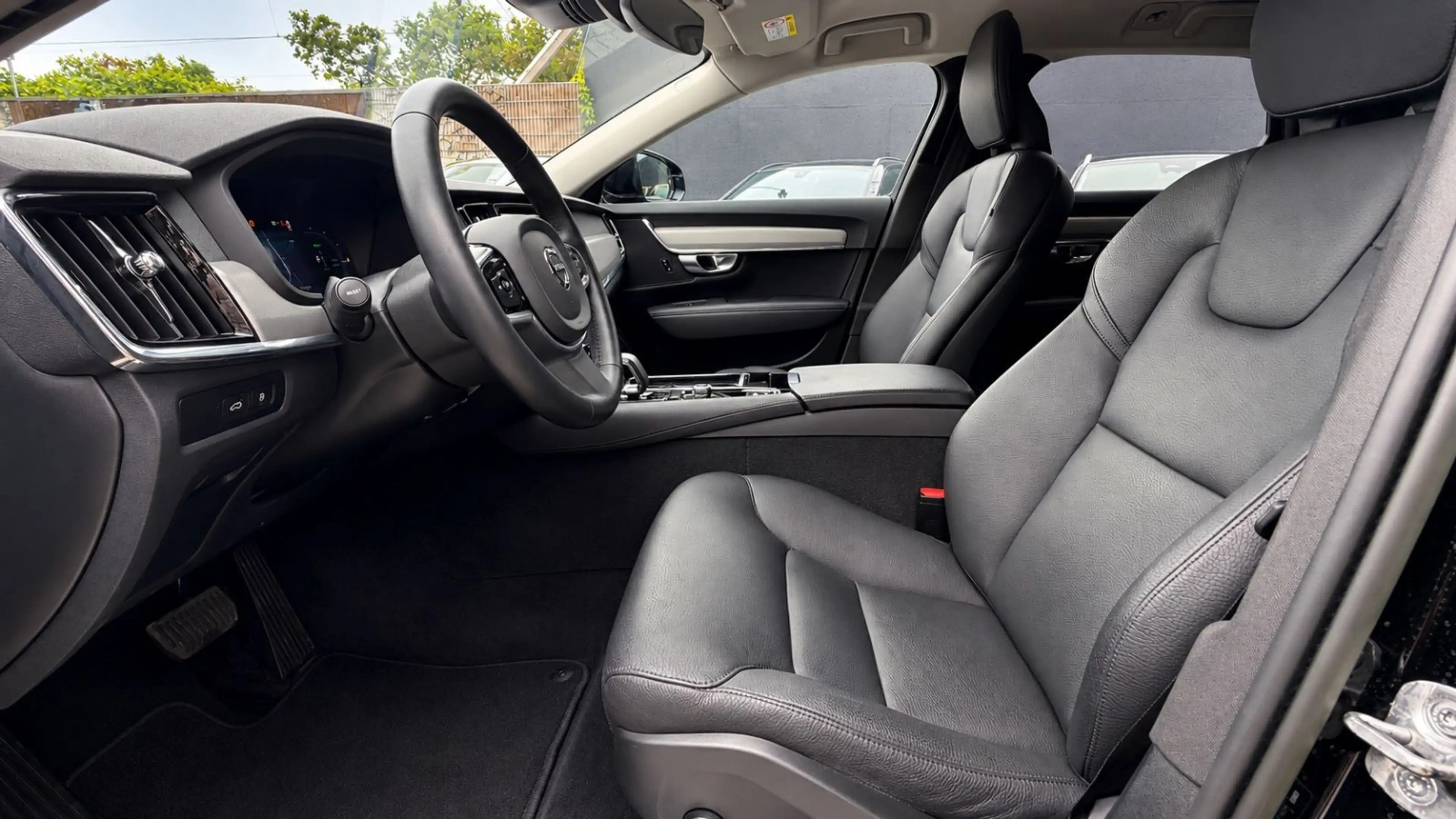Volvo V90 Kombi Recharge AWD 1.Hand/LED/ACC/Kamera — photo 10