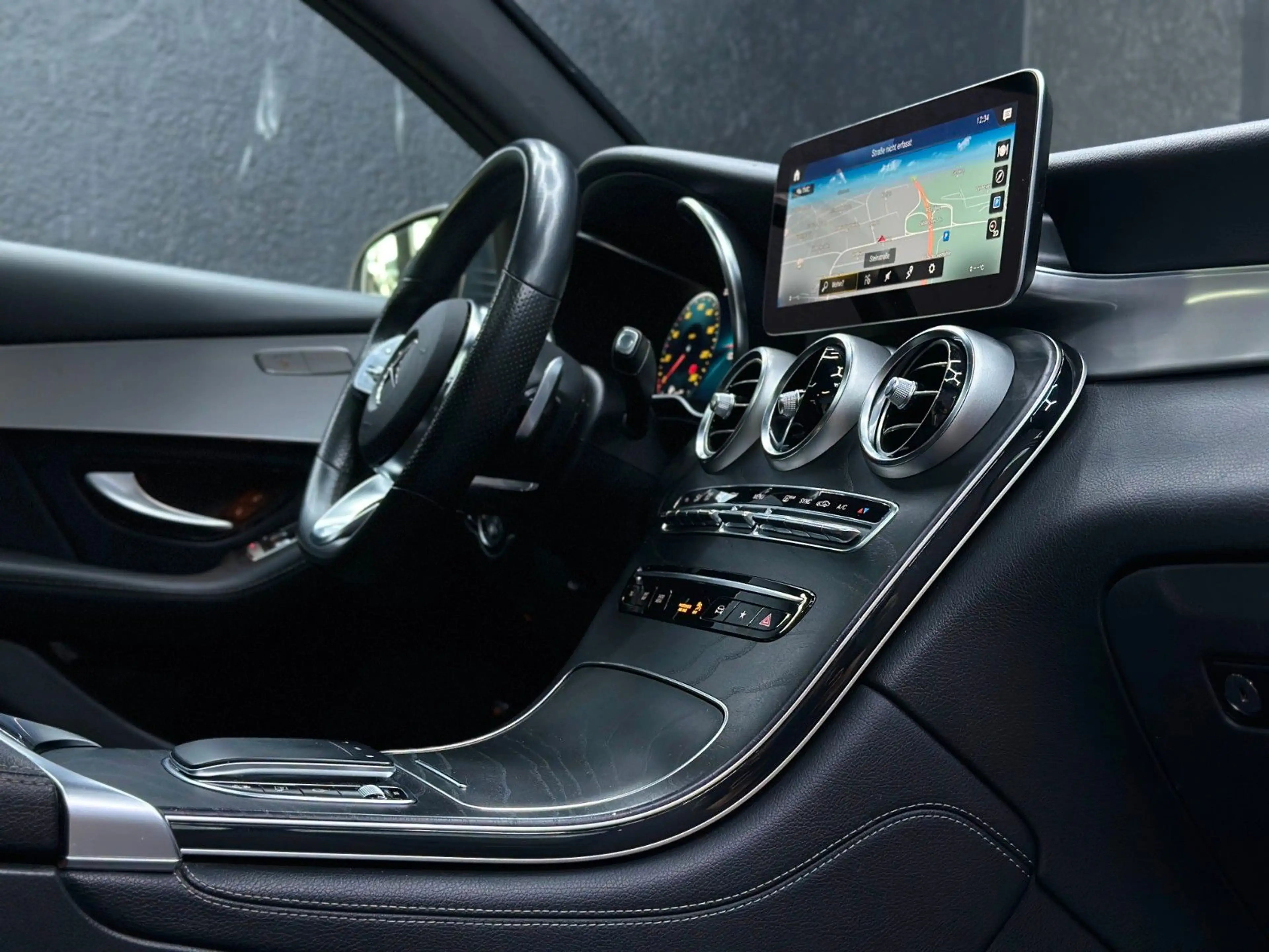 Mercedes-Benz GLC 220 *COUPE*AMG*360*AHK*DIGITAL*20* — photo 13