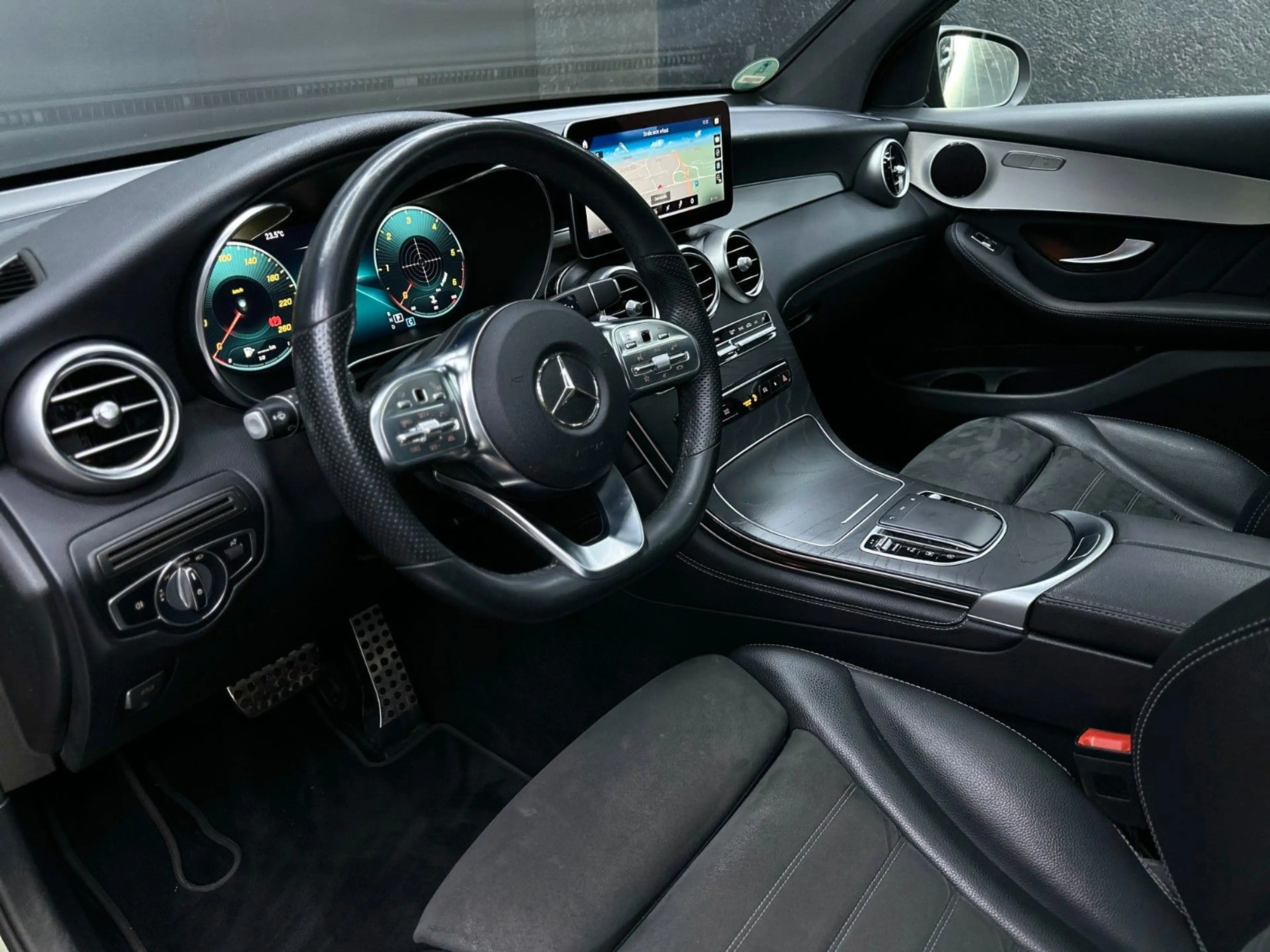 Mercedes-Benz GLC 220 *COUPE*AMG*360*AHK*DIGITAL*20* — photo 5