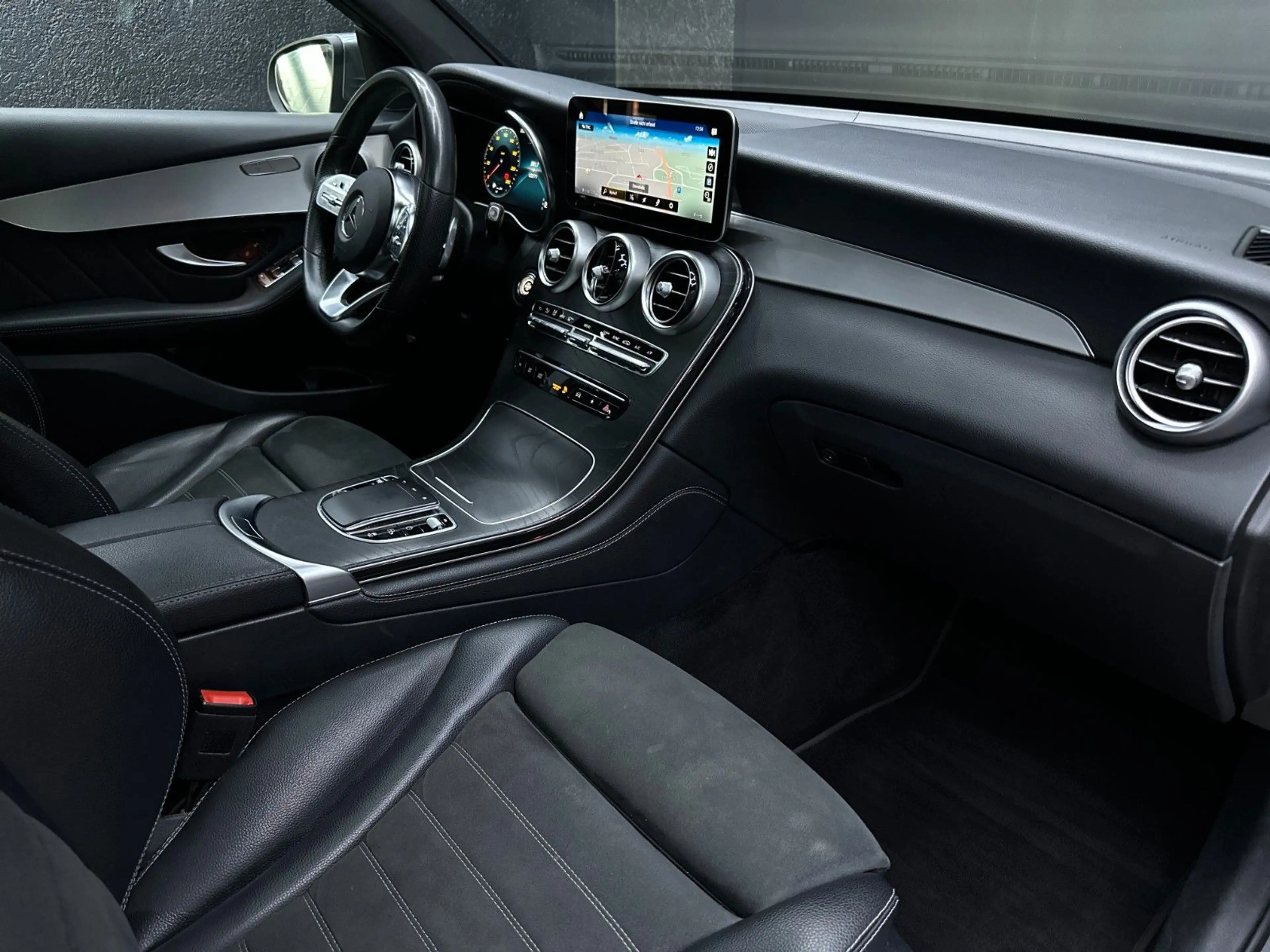 Mercedes-Benz GLC 220 *COUPE*AMG*360*AHK*DIGITAL*20* — photo 7