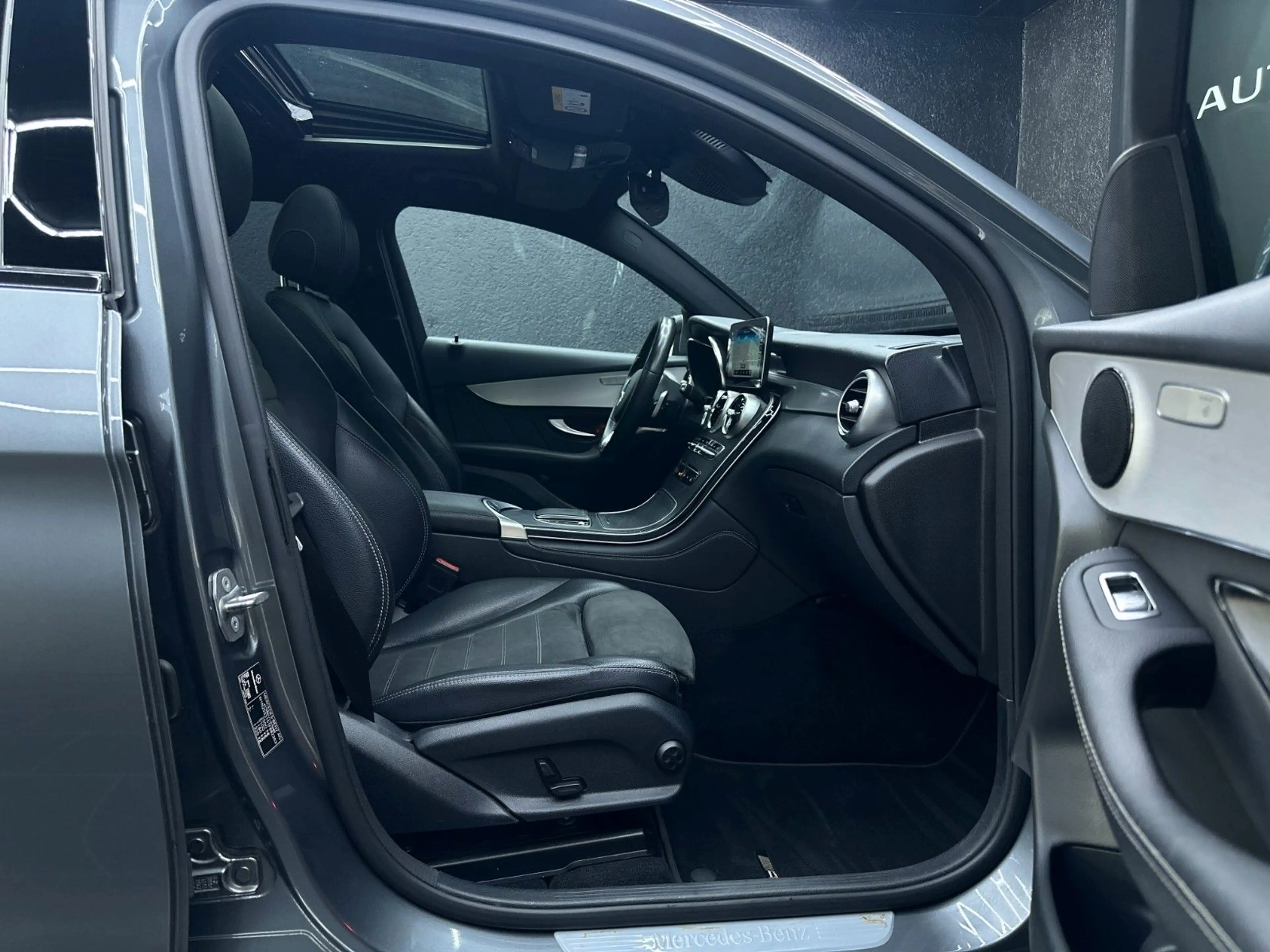 Mercedes-Benz GLC 220 *COUPE*AMG*360*AHK*DIGITAL*20* — photo 11