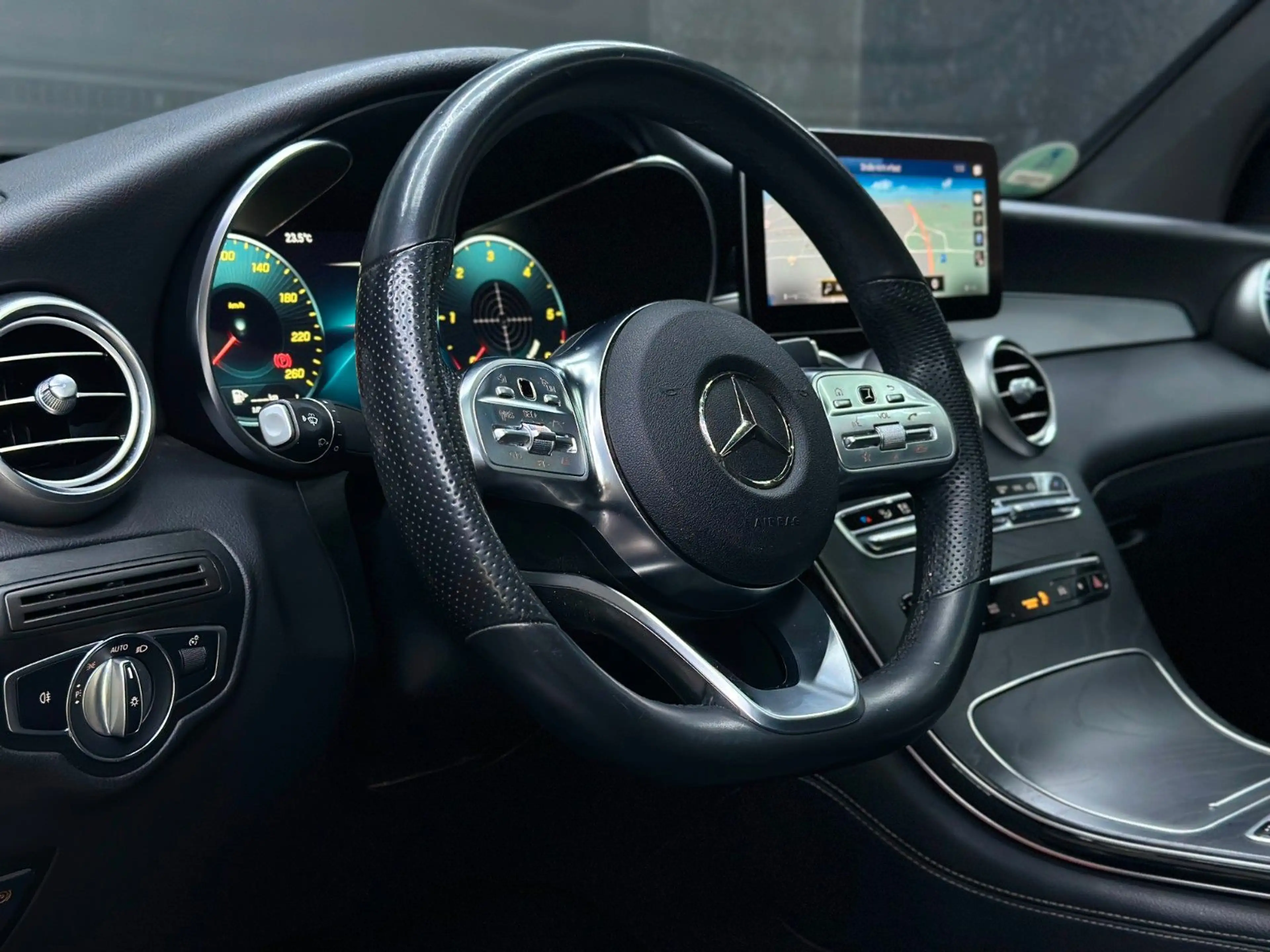 Mercedes-Benz GLC 220 *COUPE*AMG*360*AHK*DIGITAL*20* — photo 2