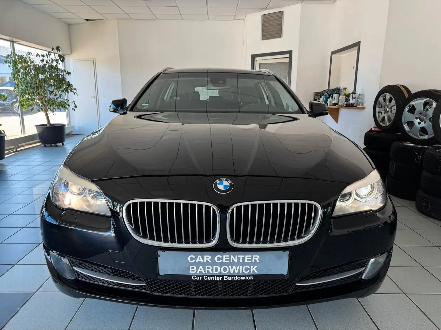 BMW 528 i Touring**Xenon-Licht + Klimaautomatik** Schwarz - 2