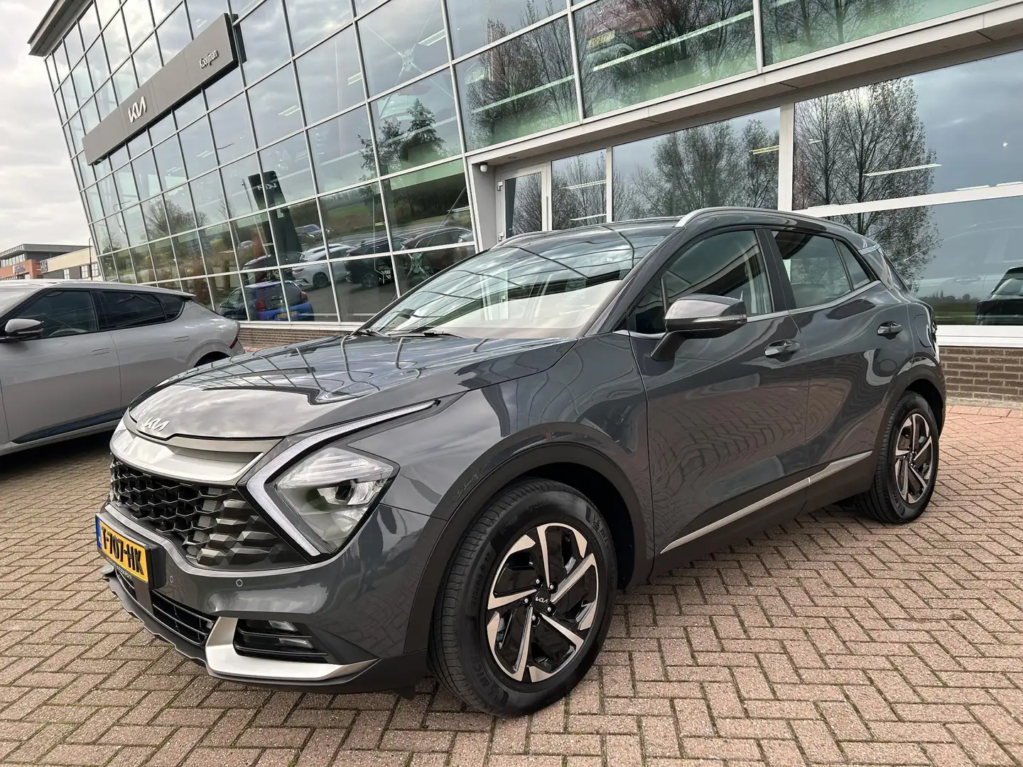 Kia Sportage 1.6 T-GDi MHEV DynamicLine PRIVATE LEASE 577,- PER Grijs - 2