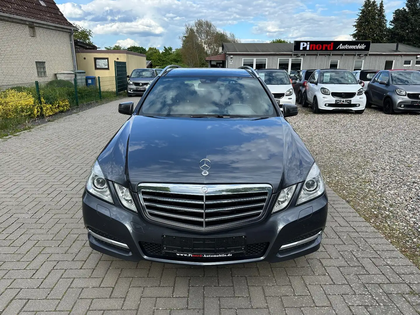 Mercedes-Benz E 350 T/D Avantgarde XENON-NAVI-PANO-AHK-H&K-KAM Gris - 2