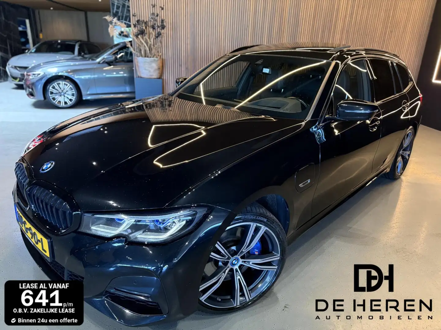 BMW 330 3-serie Touring 330e xDrive High Executive Zwart - 1