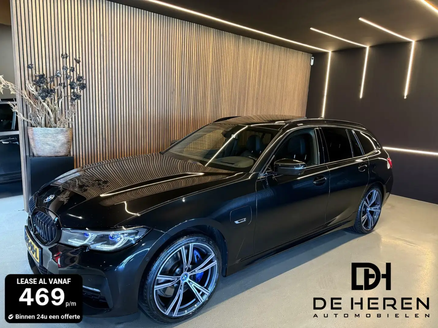 BMW 330 3-serie Touring 330e xDrive High Executive Zwart - 1