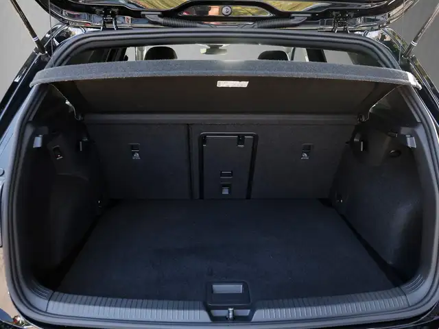 Volkswagen Golf view 8