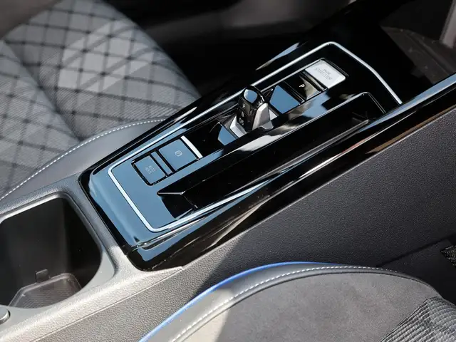 Volkswagen Golf view 11