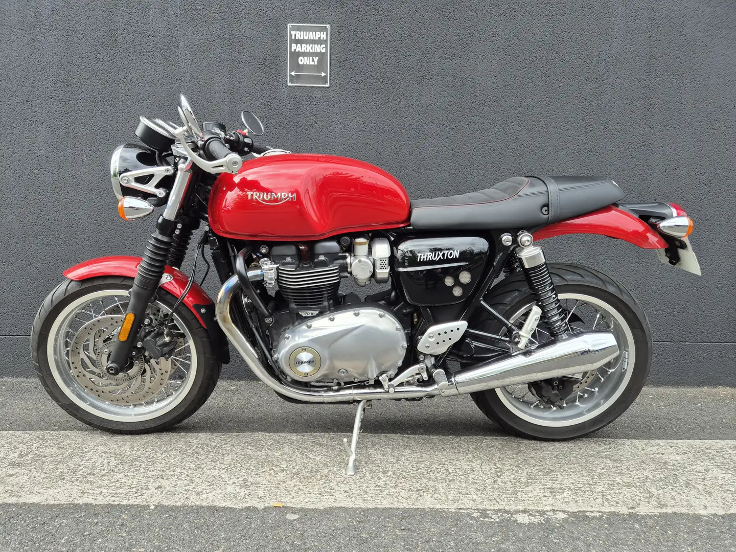Triumph Thruxton - 1