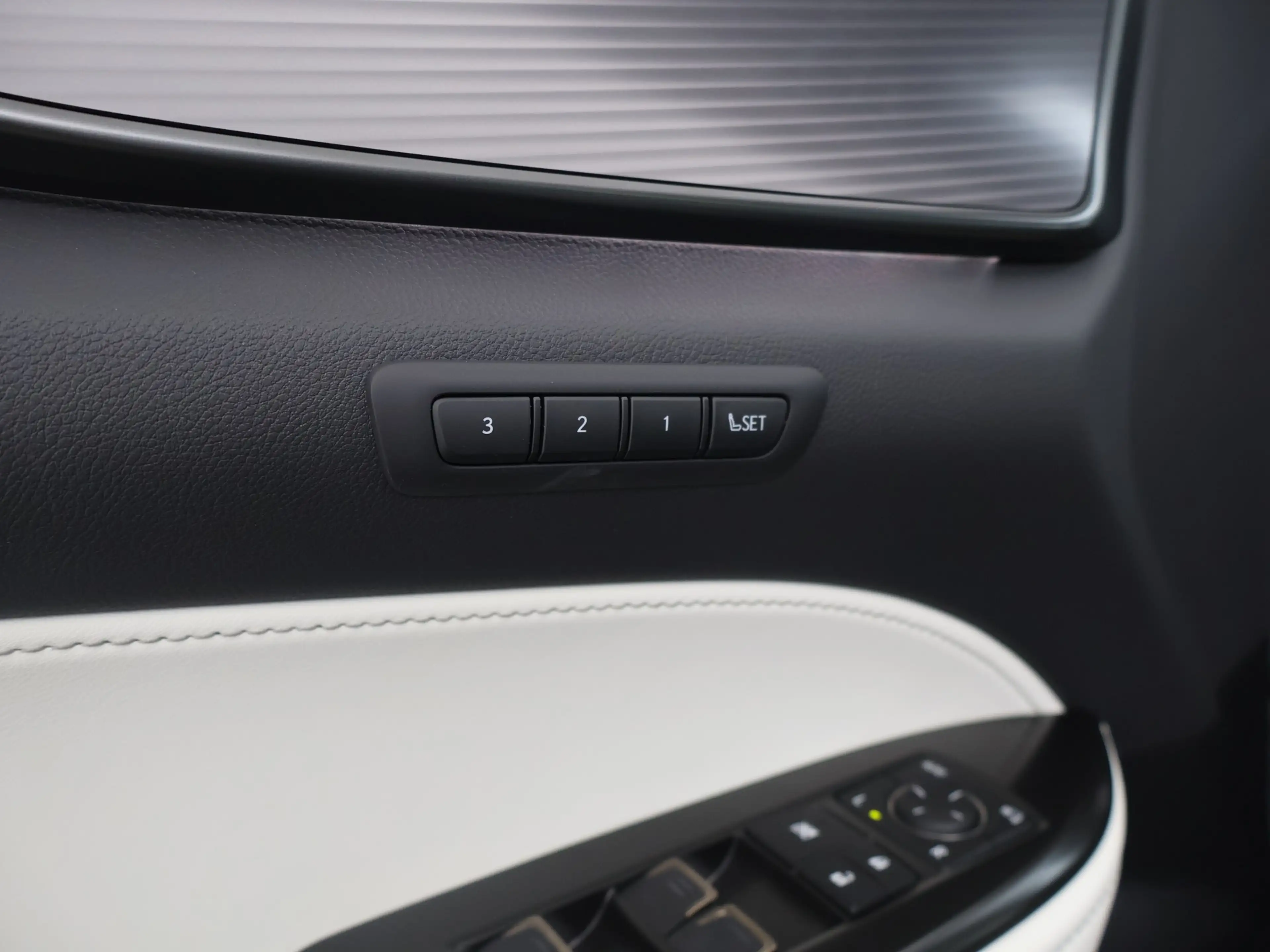 Lexus NX 450h+ AWD F SPORT Line Schuif/kantel dak — photo 5