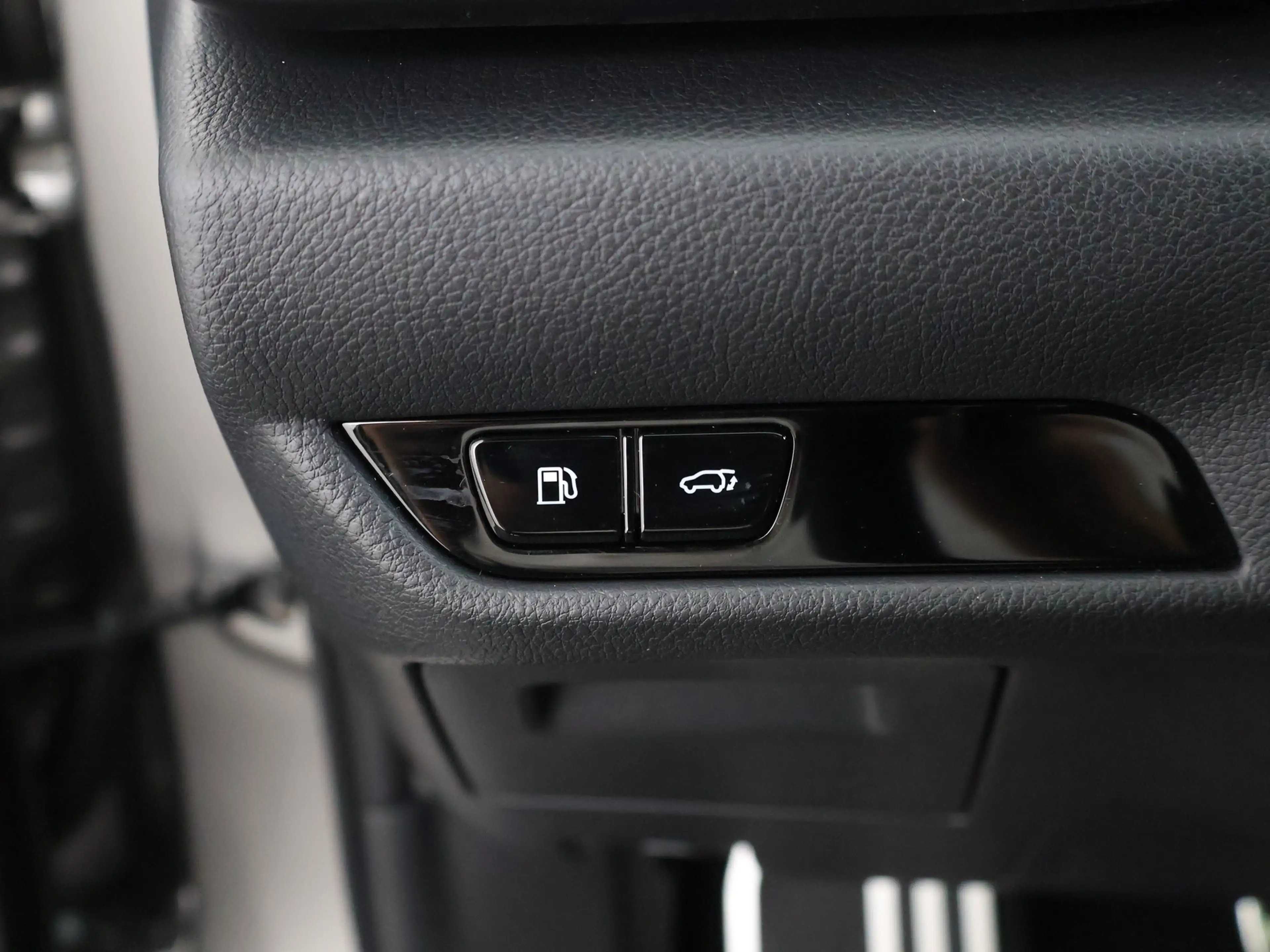 Lexus NX 450h+ AWD F SPORT Line Schuif/kantel dak — photo 12