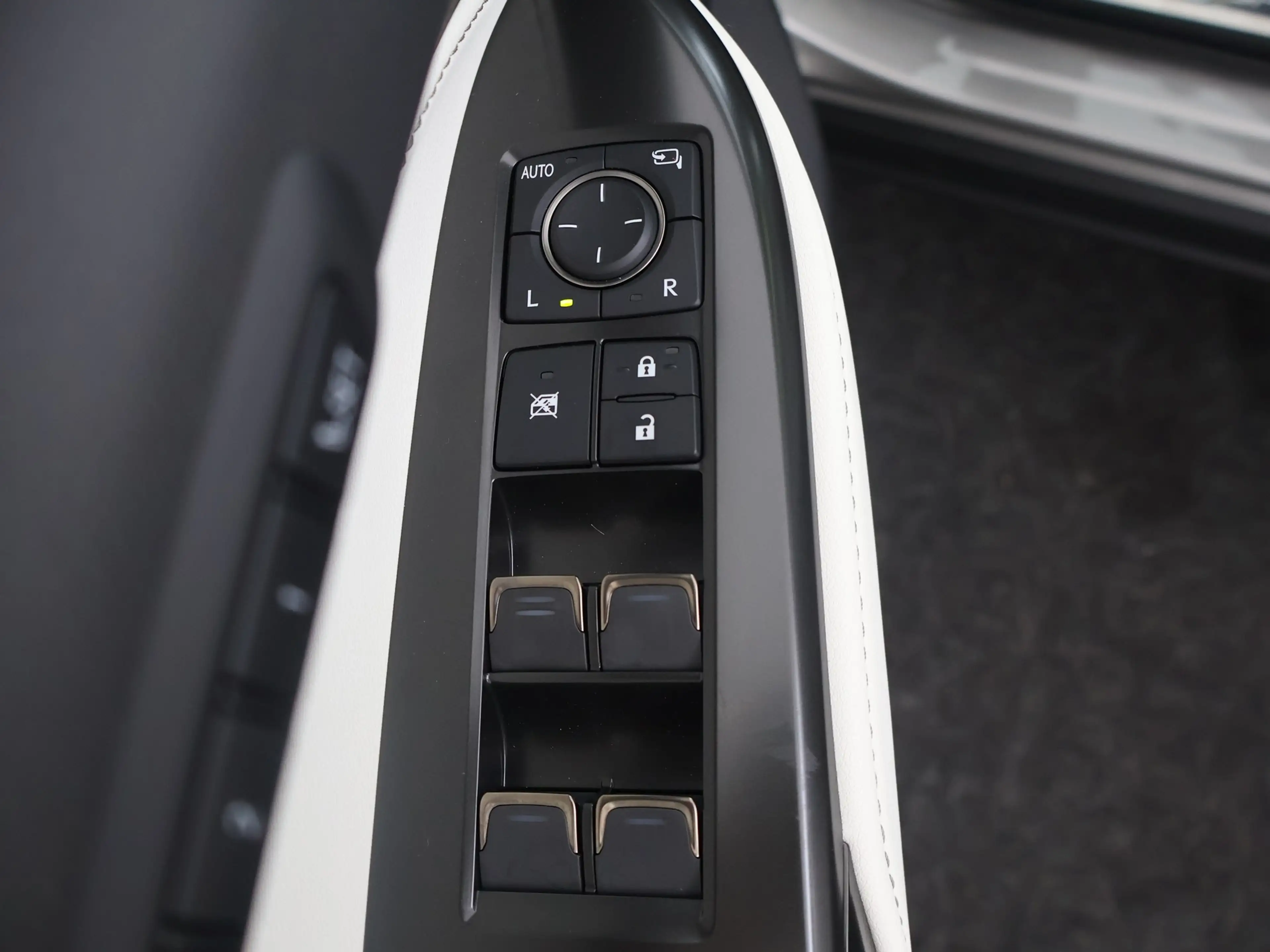 Lexus NX 450h+ AWD F SPORT Line Schuif/kantel dak — photo 6