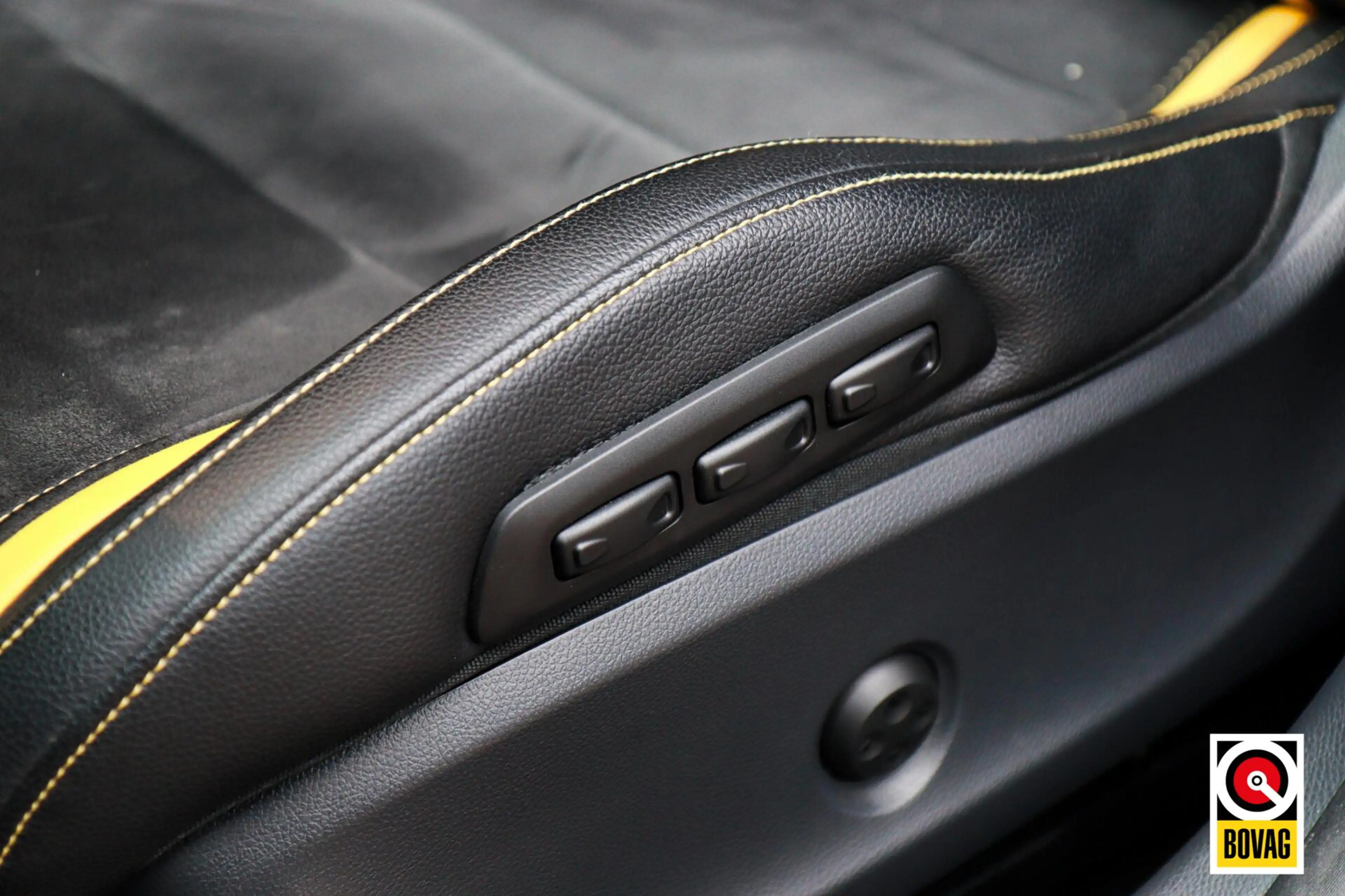 Mercedes-Benz CLA 45 AMG Shooting Brake 4MATIC Yellow Night Edition /PANODA — photo 9