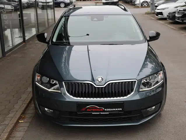 Skoda Octavia view 4