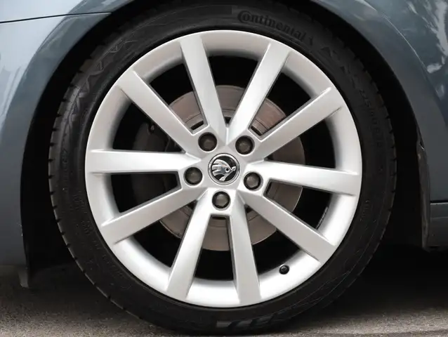 Skoda Octavia view 3