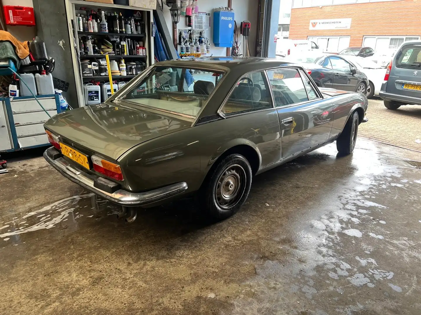 Oldtimer Peugeot 504 coupe V6 - 2