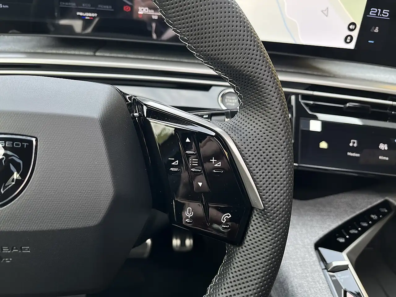 Peugeot 3008 Hybrid 145 e-DCS6 GT!MATRIXLED,PANO,KAMERA,NAVI... 14