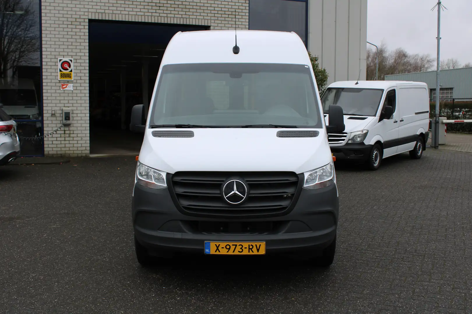 Mercedes-Benz eSprinter 312 L2H2 Personenvervoer 7+1 zitplaatsen Blanco - 2