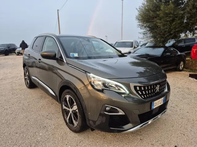 Peugeot 3008 view 5