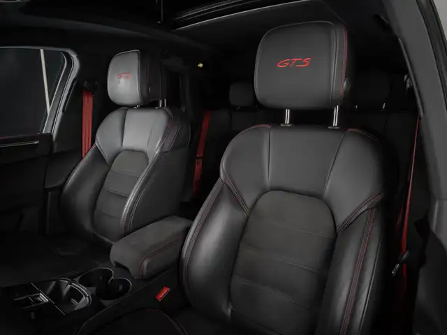 Porsche Macan view 11