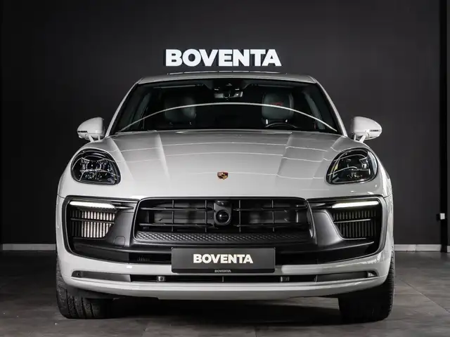 Porsche Macan view 2
