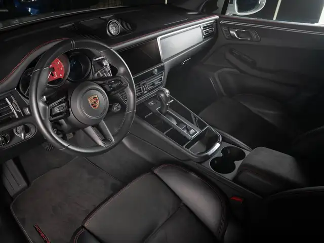 Porsche Macan view 10