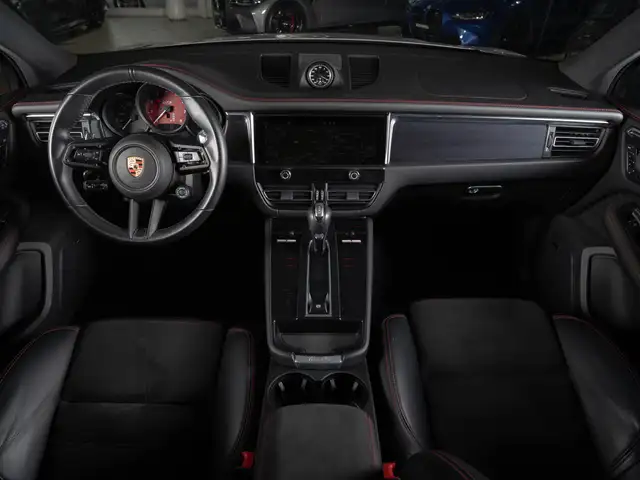 Porsche Macan view 13