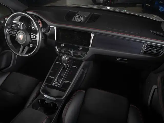 Porsche Macan view 15