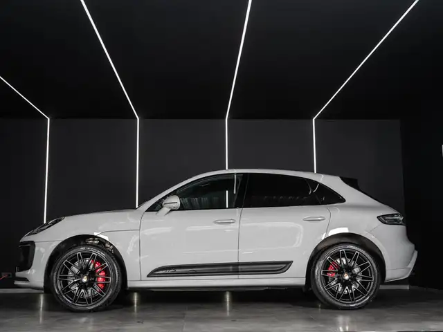 Porsche Macan view 6
