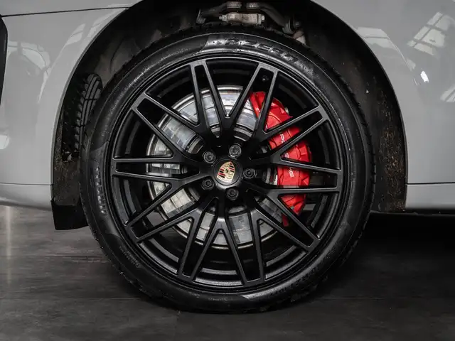 Porsche Macan view 4