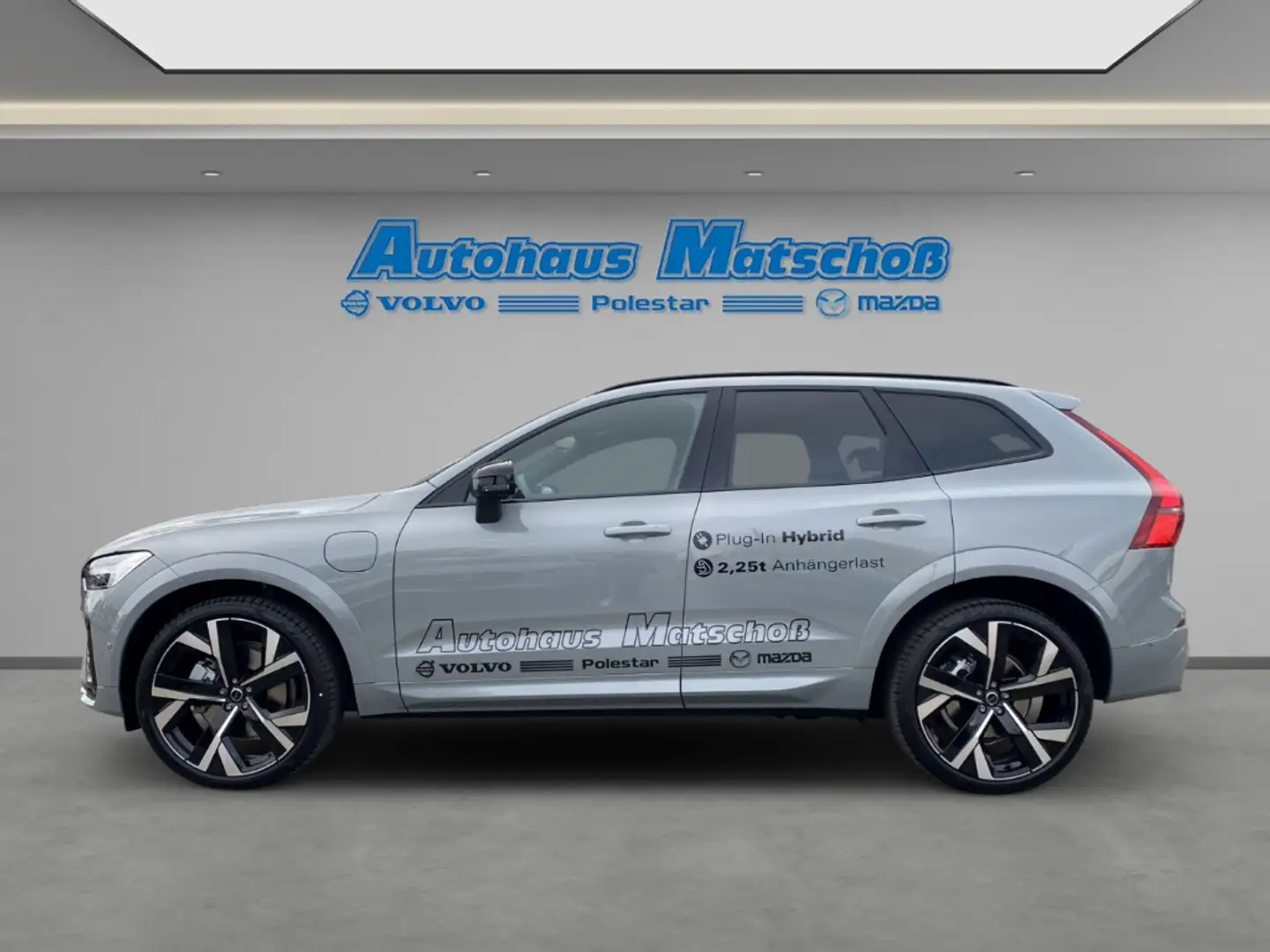 Volvo XC60 Ultra Black Edition T6 AWD HUD 22'' AHZV Pano-Dach Grau - 2