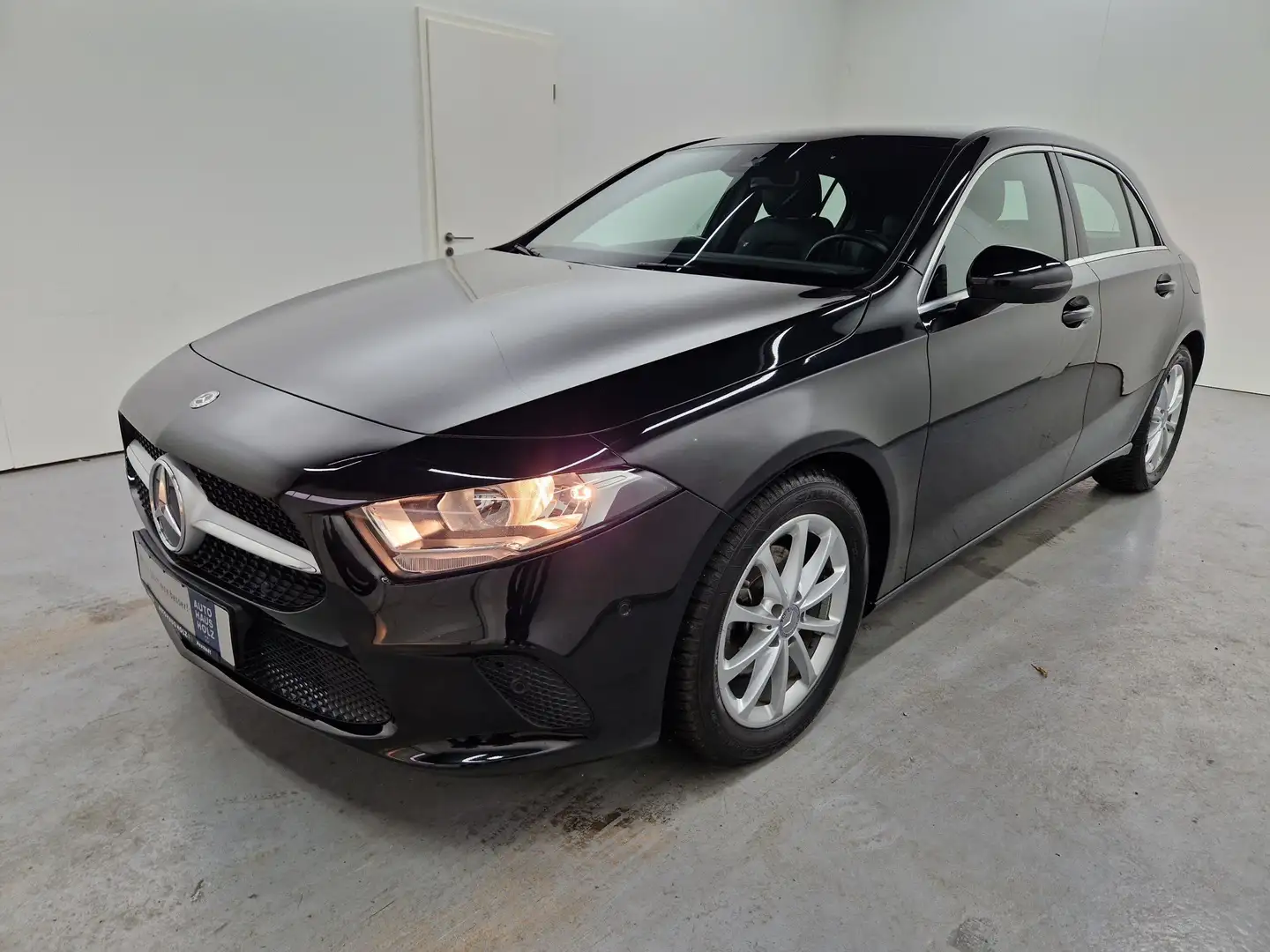 Mercedes-Benz A 180 Progressive Allwetterreifen AHK Schwarz - 1