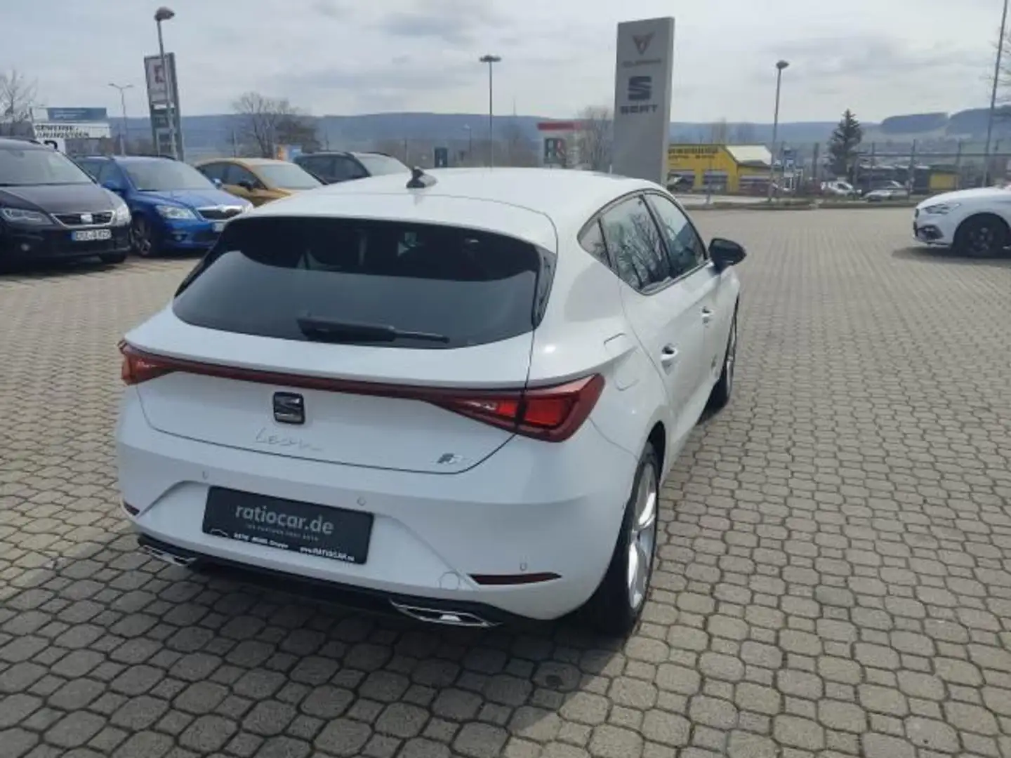 SEAT Leon LEON FR 1.5 ETSI DSG NAVI PARKLENKASS. SITZH. Weiß - 2