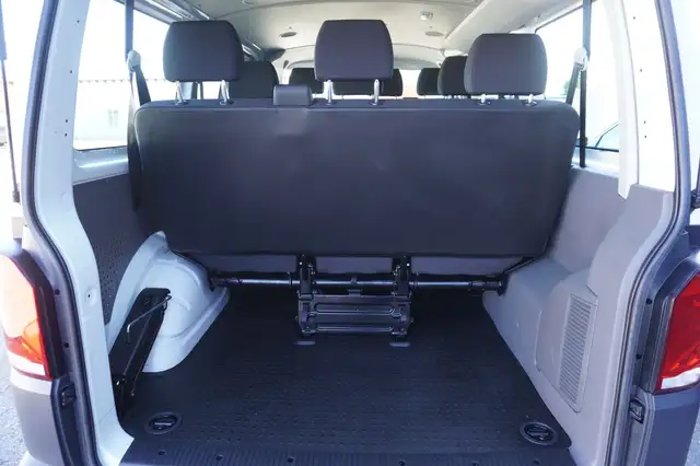 Volkswagen Transporter view 11