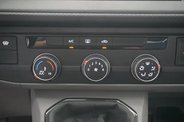Volkswagen Transporter view 15