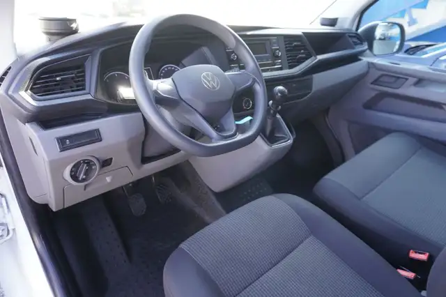 Volkswagen Transporter view 7