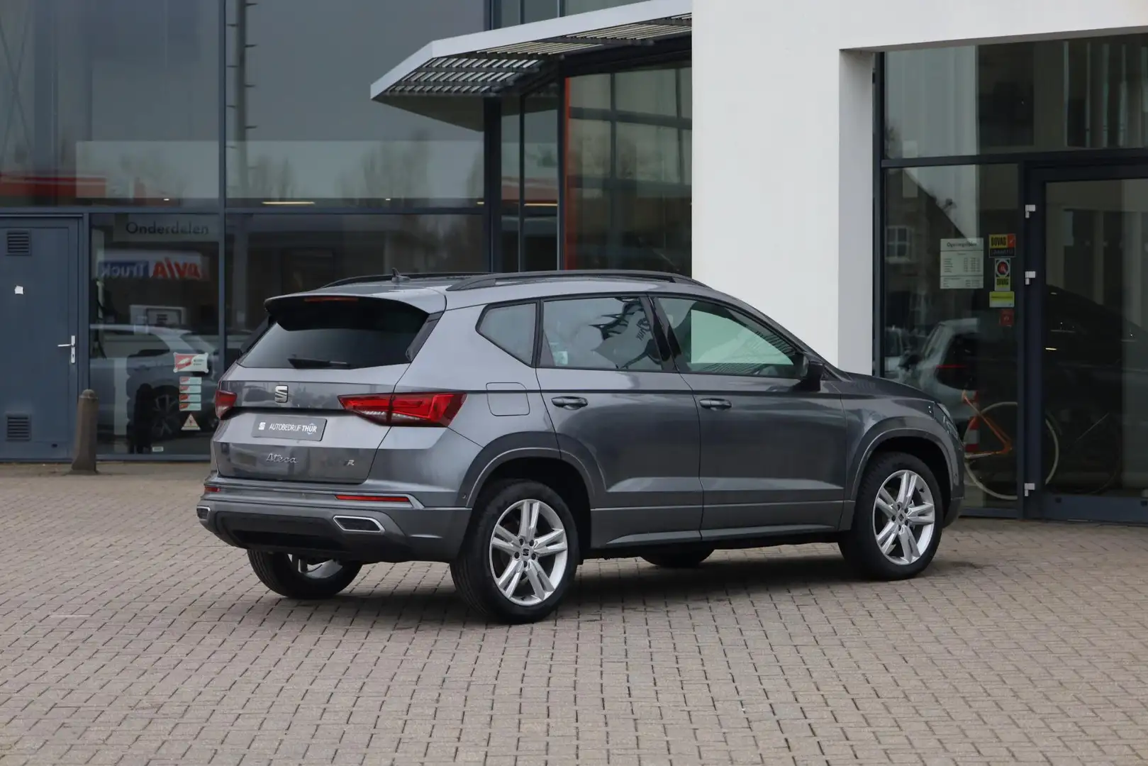 SEAT Ateca 1.5 TSI FR Business Intense 150PK / 110kW Achterui Grau - 2