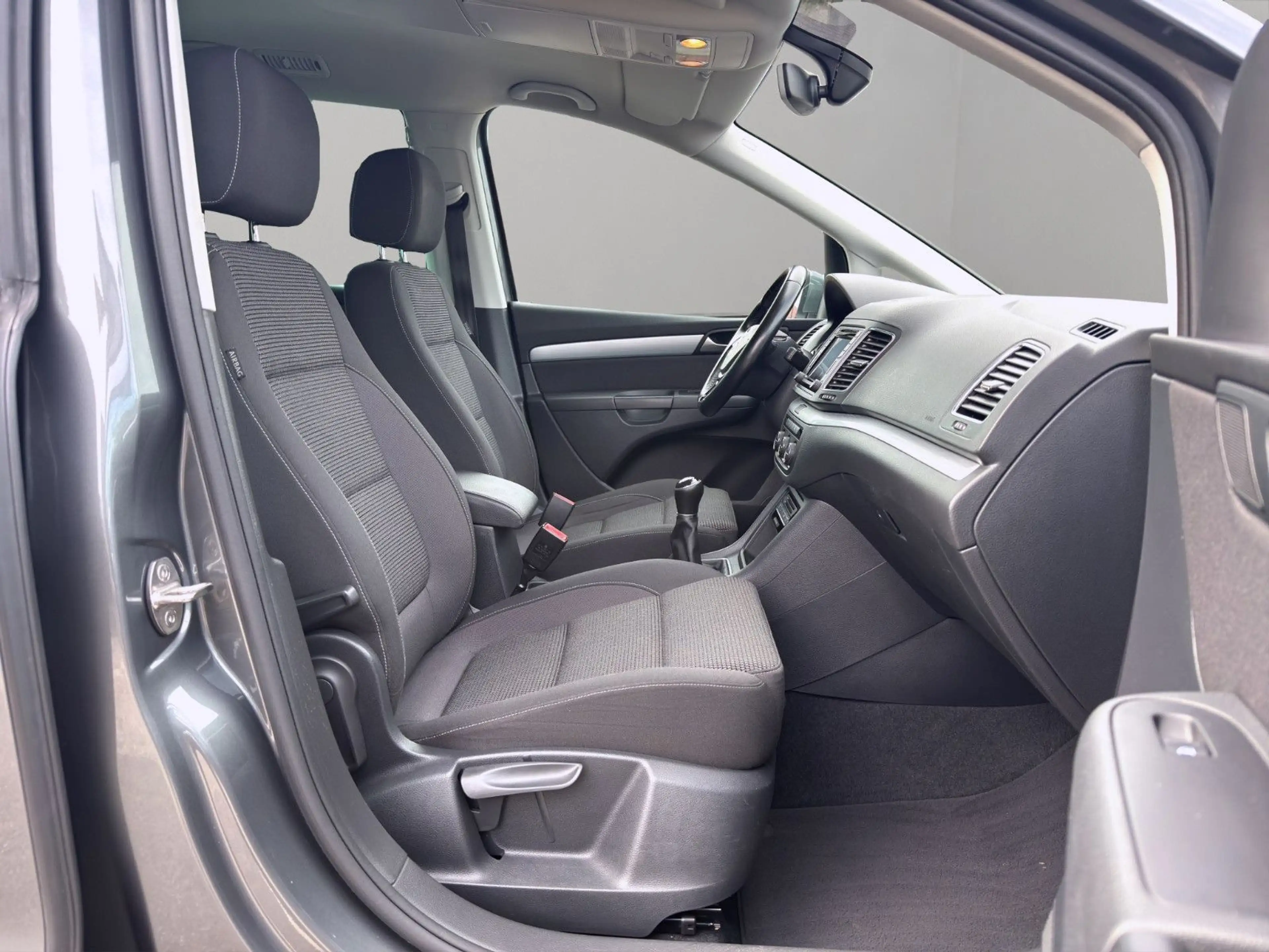 Volkswagen Sharan 2.0 TDI NAVI AHK 7 SITZER PDC ALLSEASON — photo 14