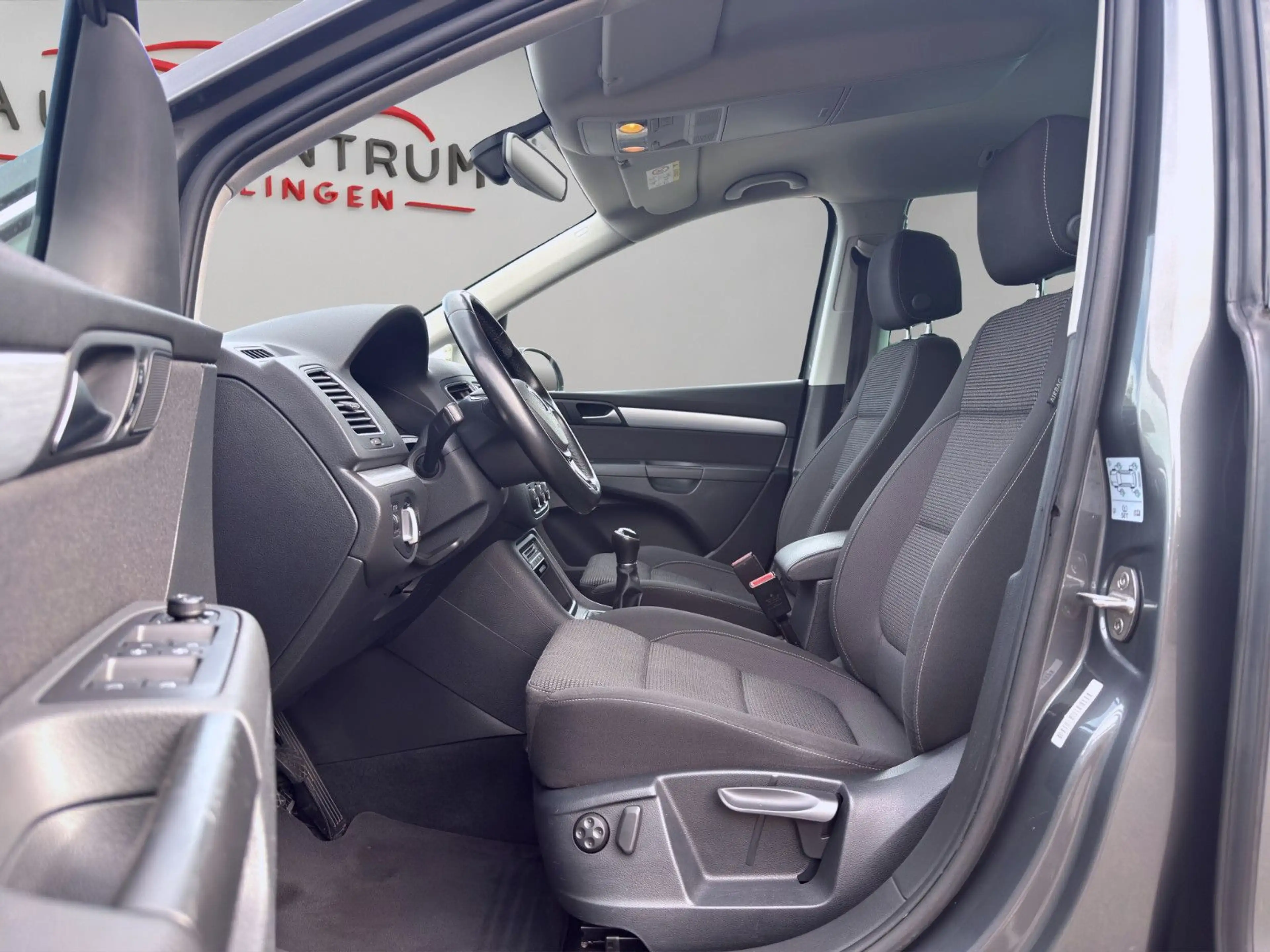 Volkswagen Sharan 2.0 TDI NAVI AHK 7 SITZER PDC ALLSEASON — photo 9