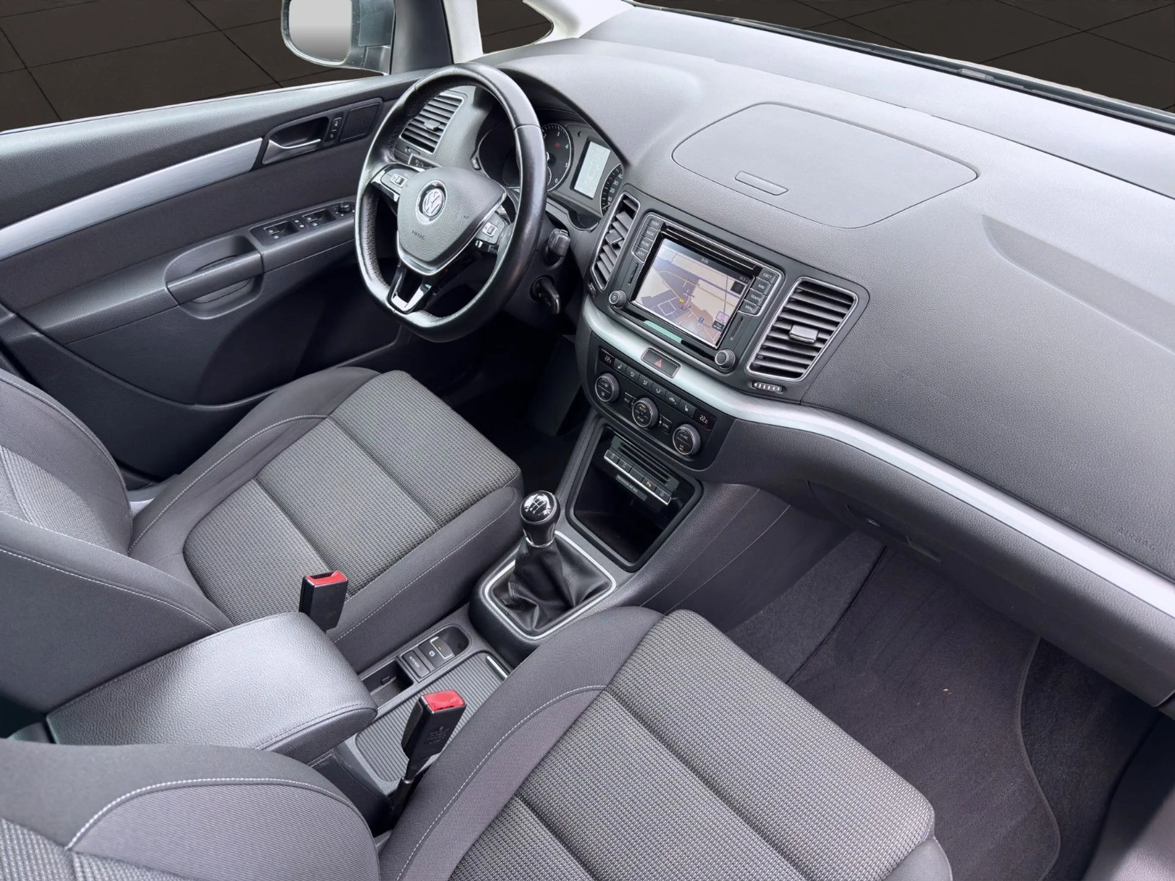 Volkswagen Sharan 2.0 TDI NAVI AHK 7 SITZER PDC ALLSEASON — photo 15