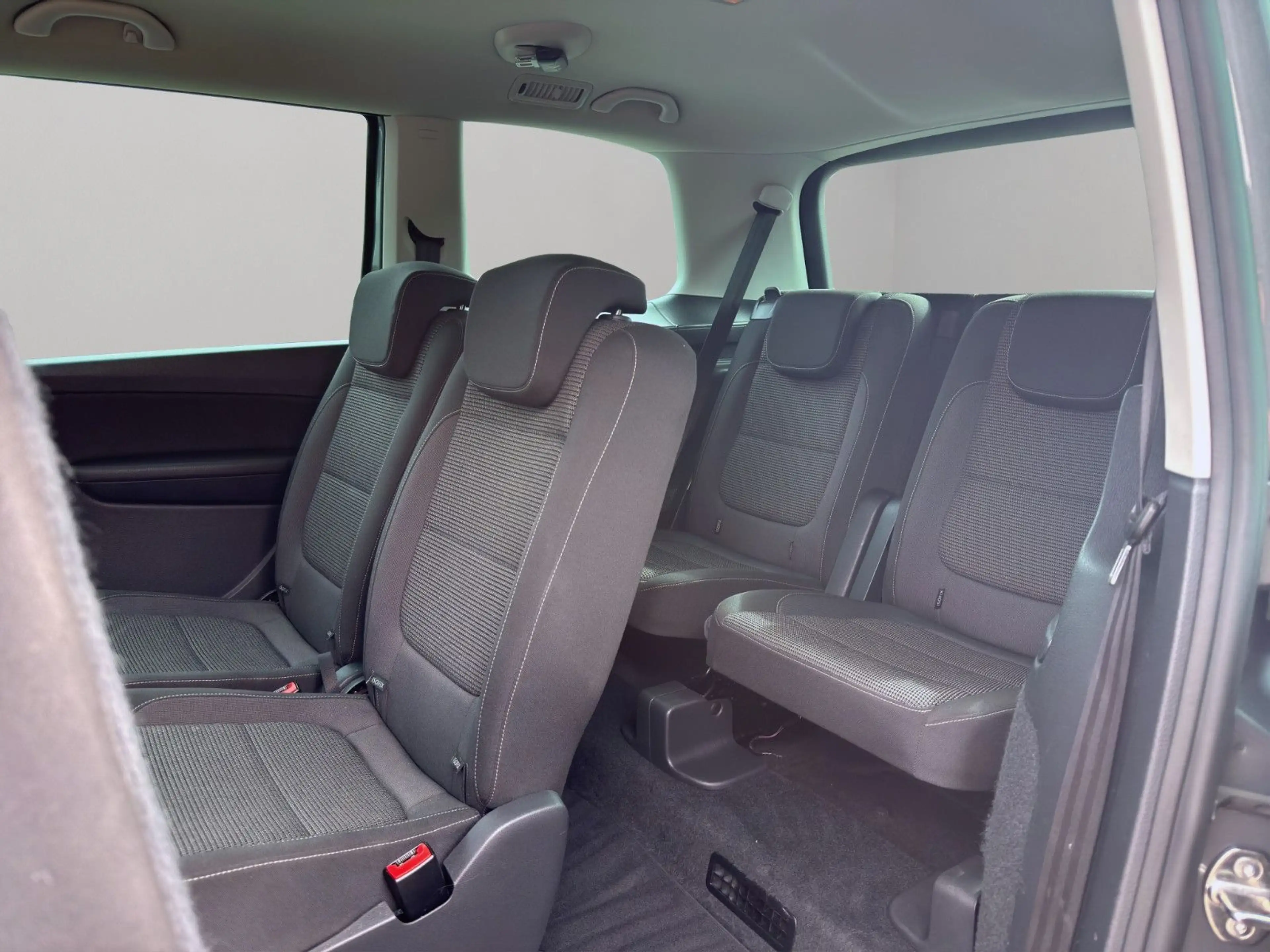 Volkswagen Sharan 2.0 TDI NAVI AHK 7 SITZER PDC ALLSEASON — photo 13