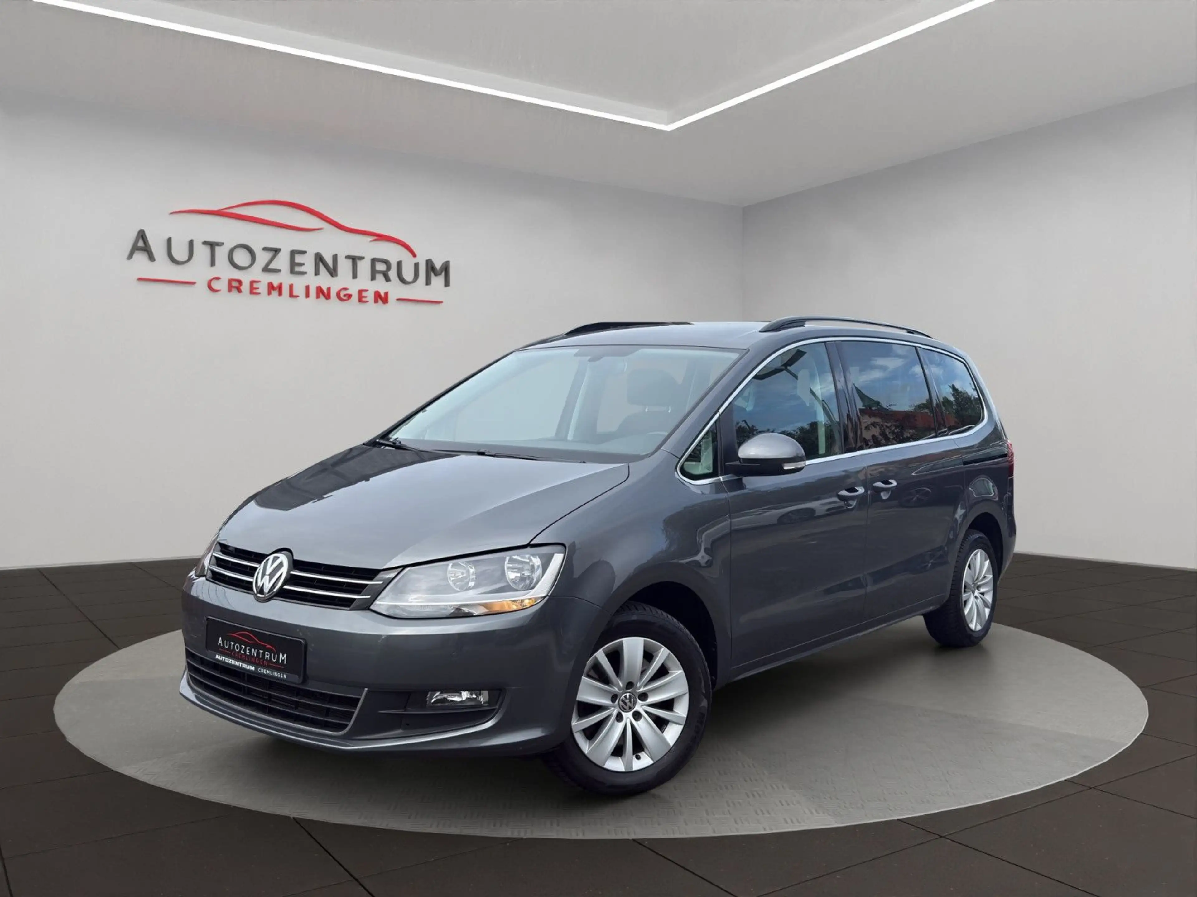 Volkswagen Sharan 2.0 TDI NAVI AHK 7 SITZER PDC ALLSEASON