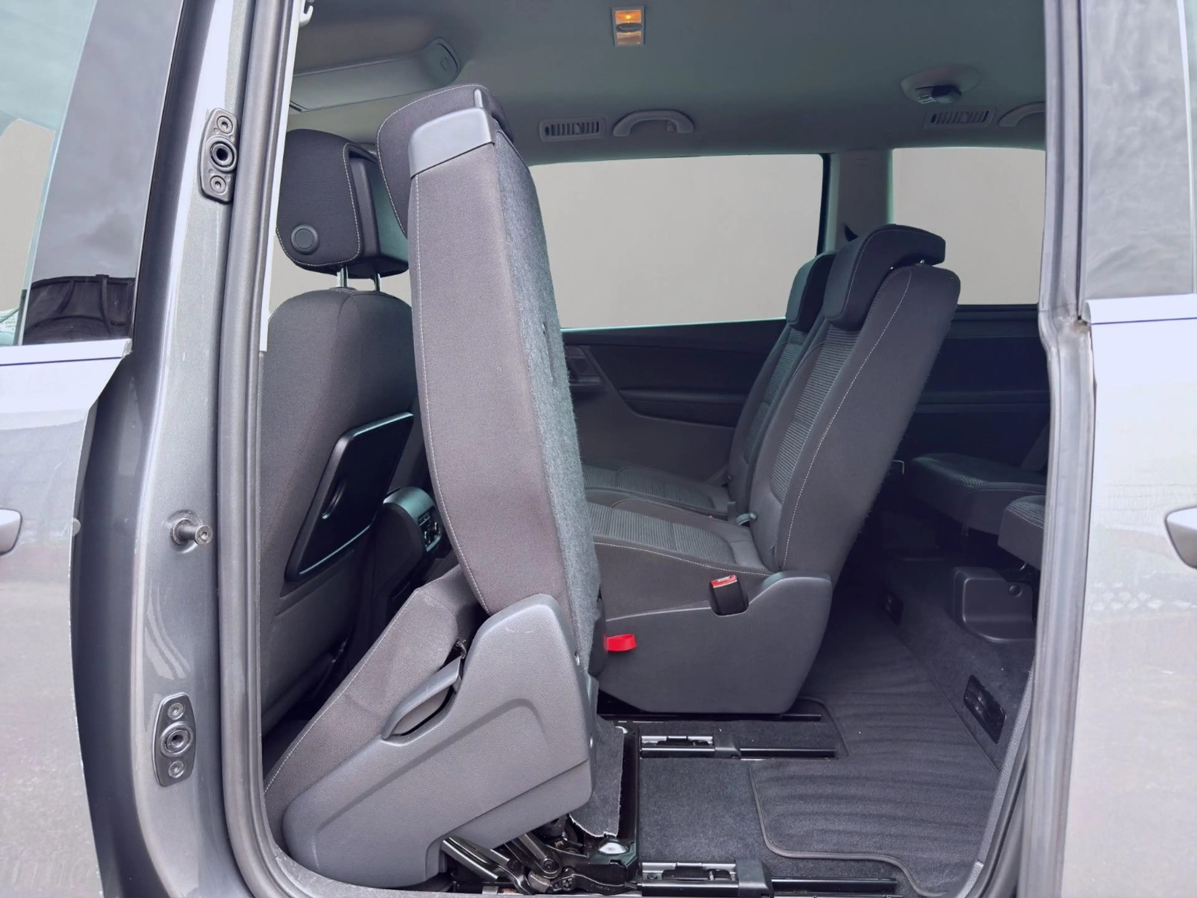 Volkswagen Sharan 2.0 TDI NAVI AHK 7 SITZER PDC ALLSEASON — photo 12
