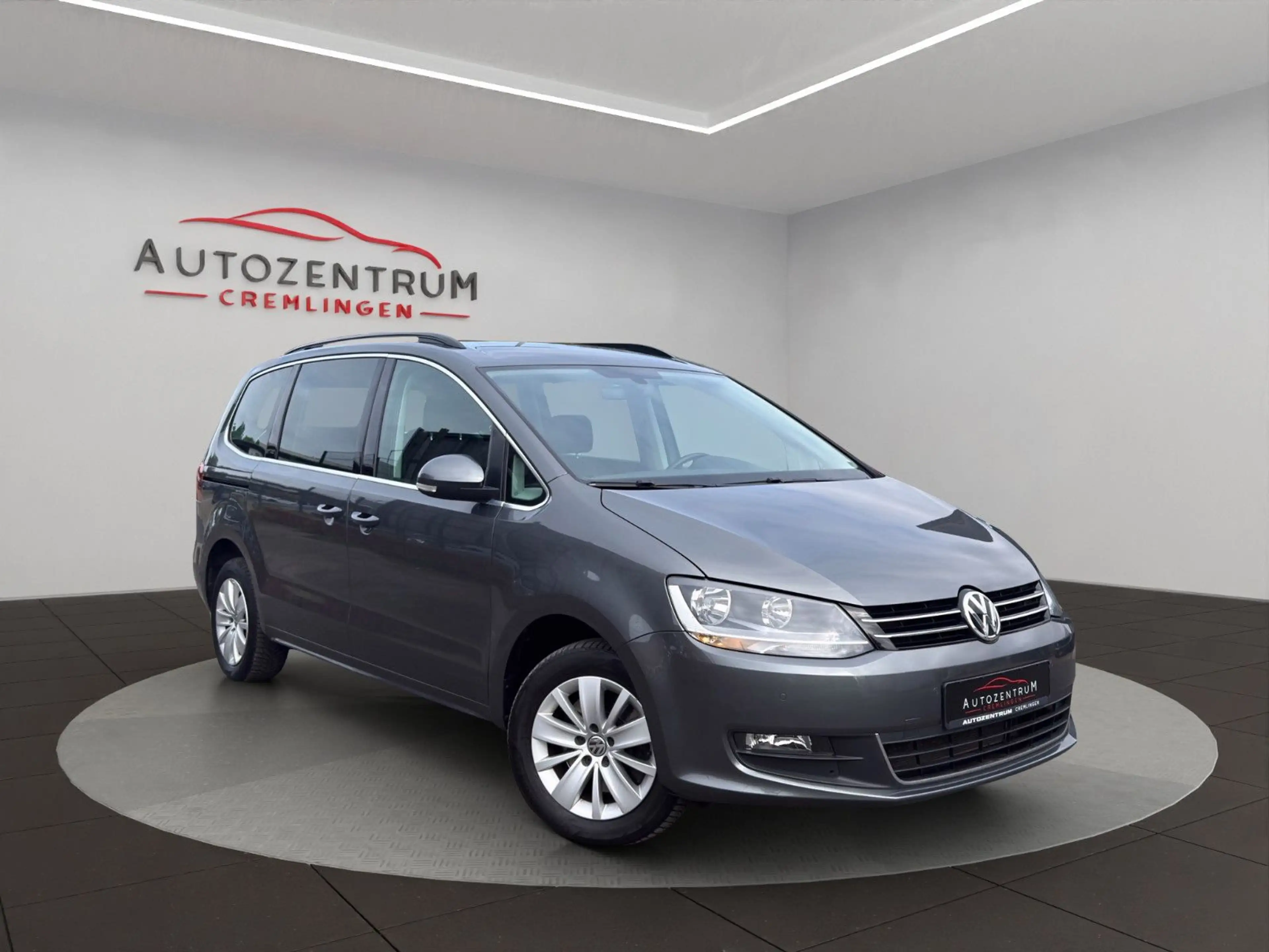 Volkswagen Sharan 2.0 TDI NAVI AHK 7 SITZER PDC ALLSEASON — photo 3