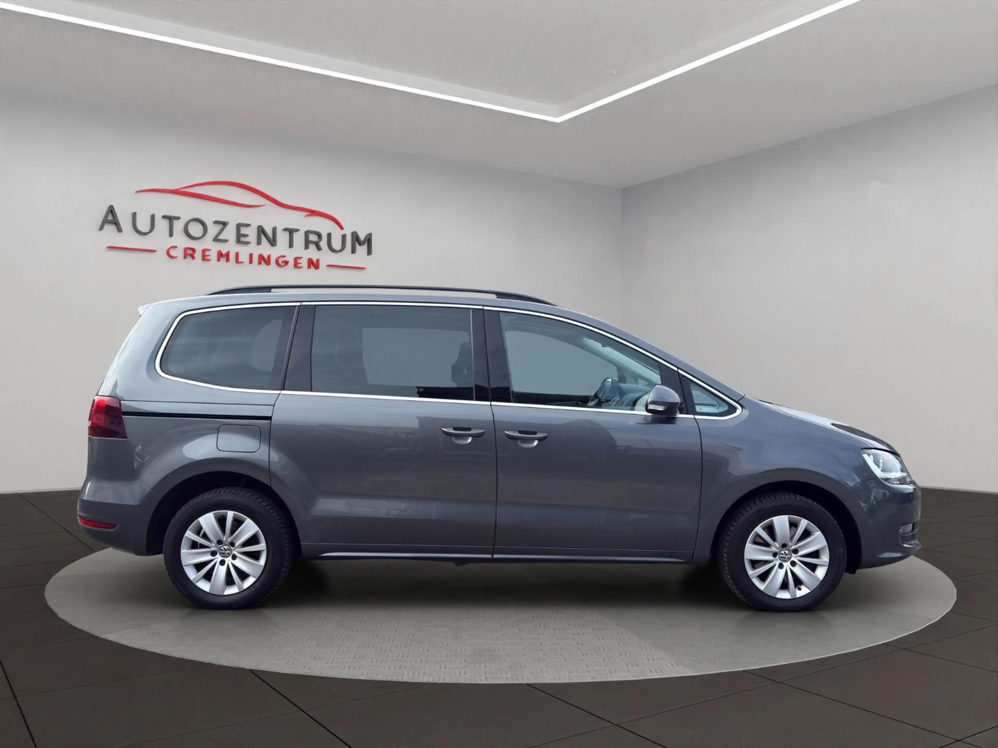 Volkswagen Sharan 2.0 TDI NAVI AHK 7 SITZER PDC ALLSEASON — photo 4