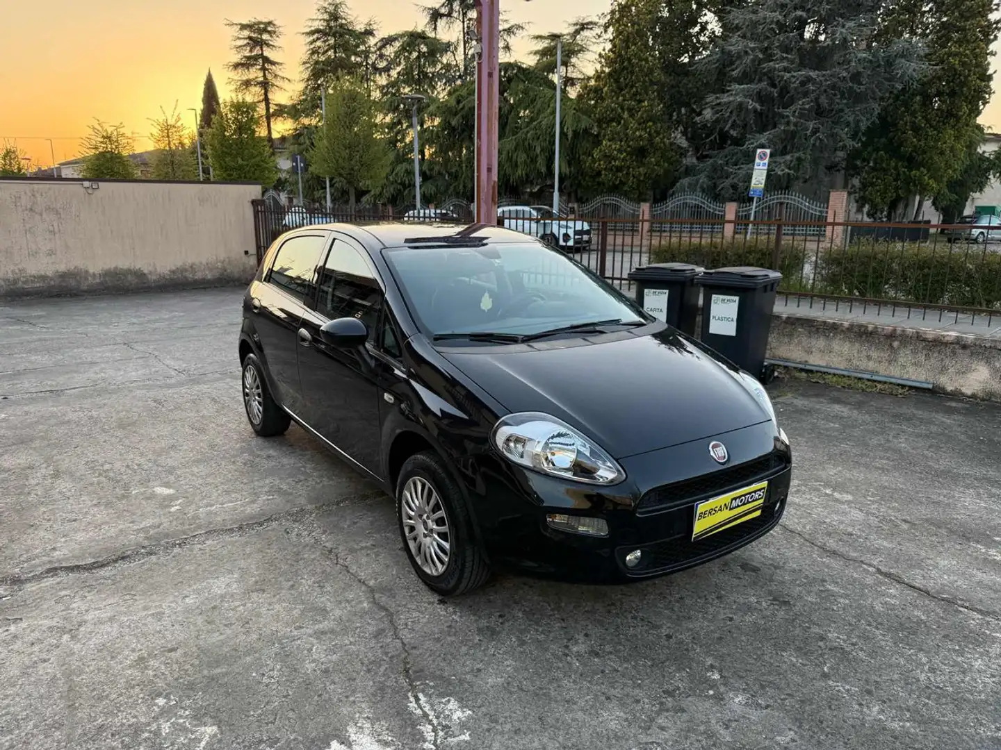Fiat Punto 1.4 8V 5 porte Natural Power Street Negro - 1