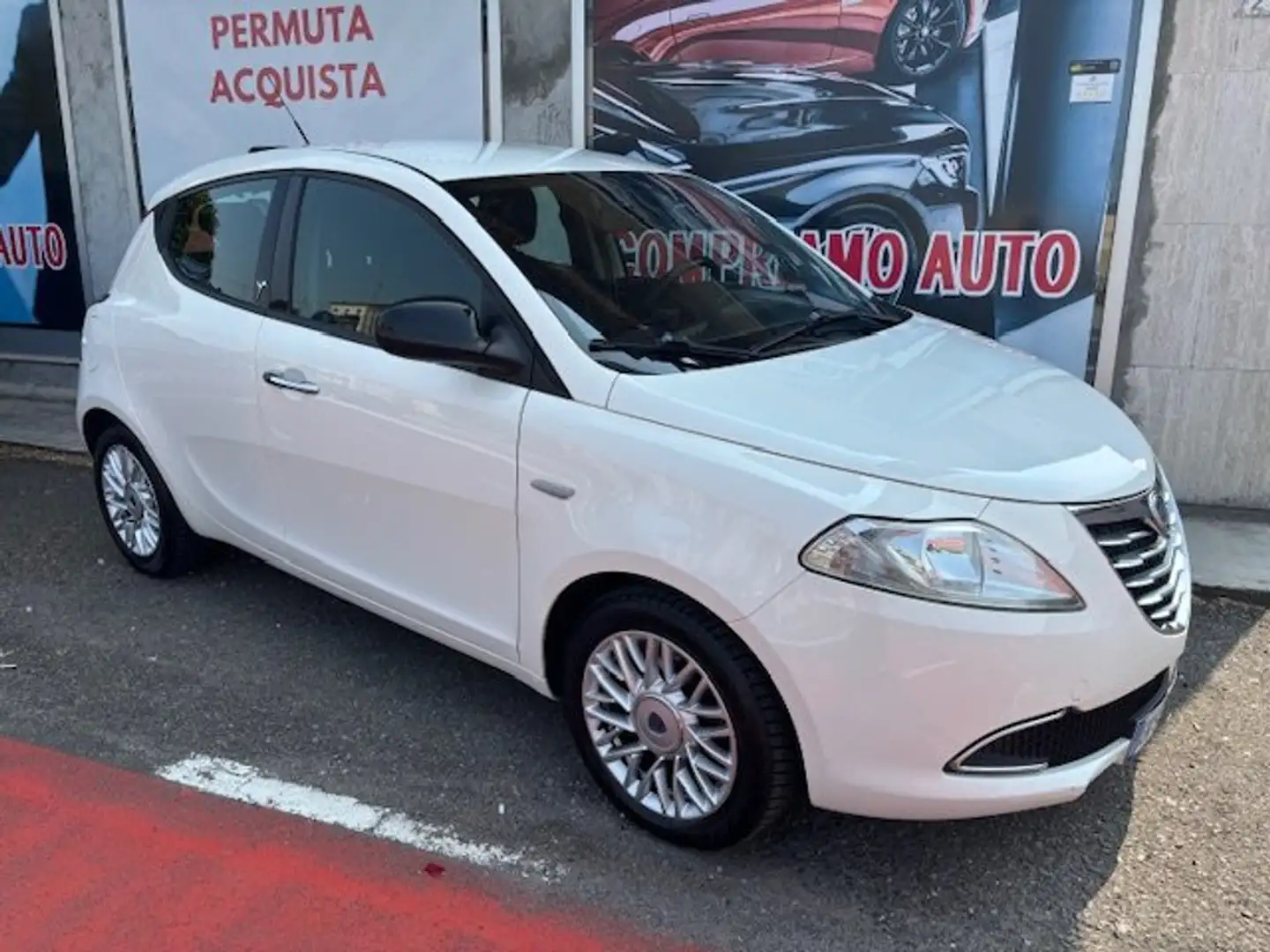 Lancia Ypsilon 1.2 BENZINA/GPL ORO Bianco - 1